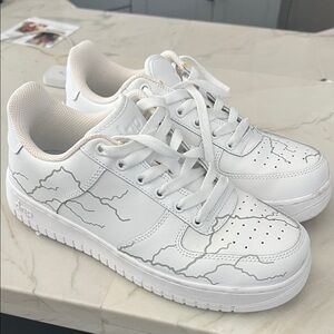 Drip US 6 youth and Women’s7.5.  Perfect condition, sneakers